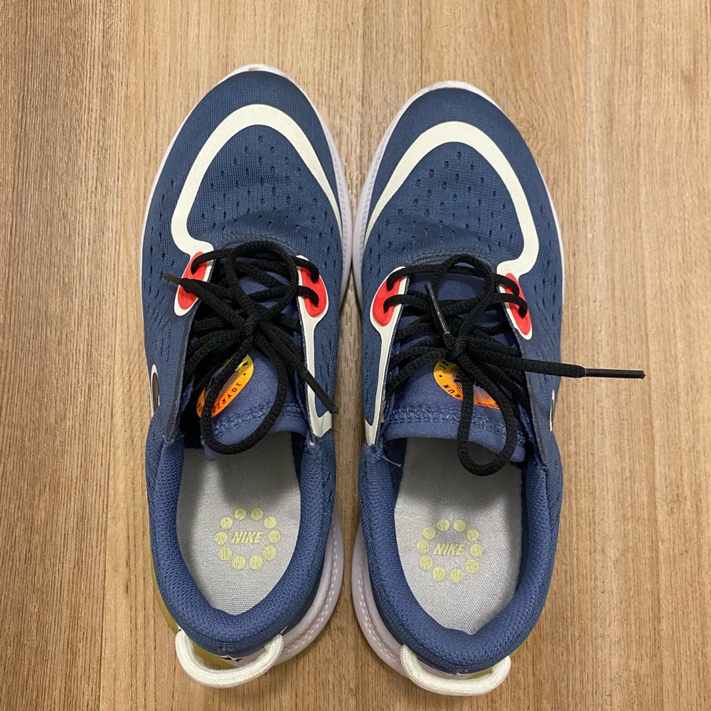 *NIKE* running shoes